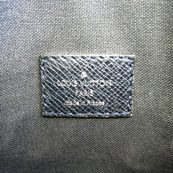 LOUIS VUITTON Taiga Sasha M32629 Men's Shoulder Bag Boreal - Picture 10 of 10